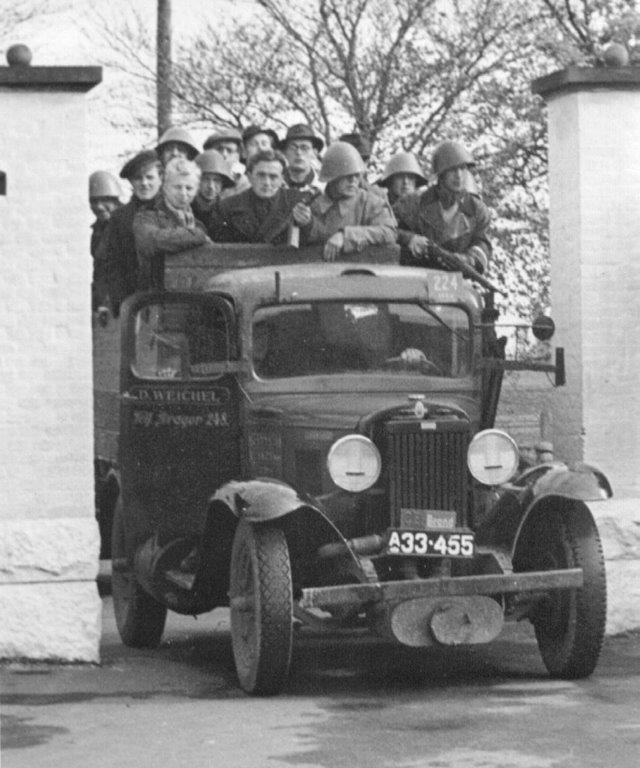 Befrielsesdagene i Dragr 1945. Del 1 af 3 - Dines Bog