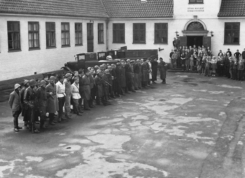 Befrielsesdagene i Dragr 1945. Del 1 af 3 - Dines Bog