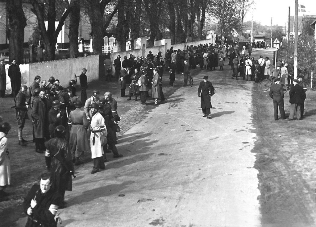 Befrielsesdagene i Dragr 1945. Del 1 af 3 - Dines Bog